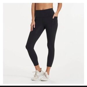 Vuori Women's Classic Black Leggings size XS NWOT side pockets